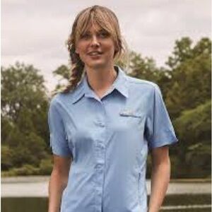 Columbia button down short sleeve top Omni shade vents in back size L or M